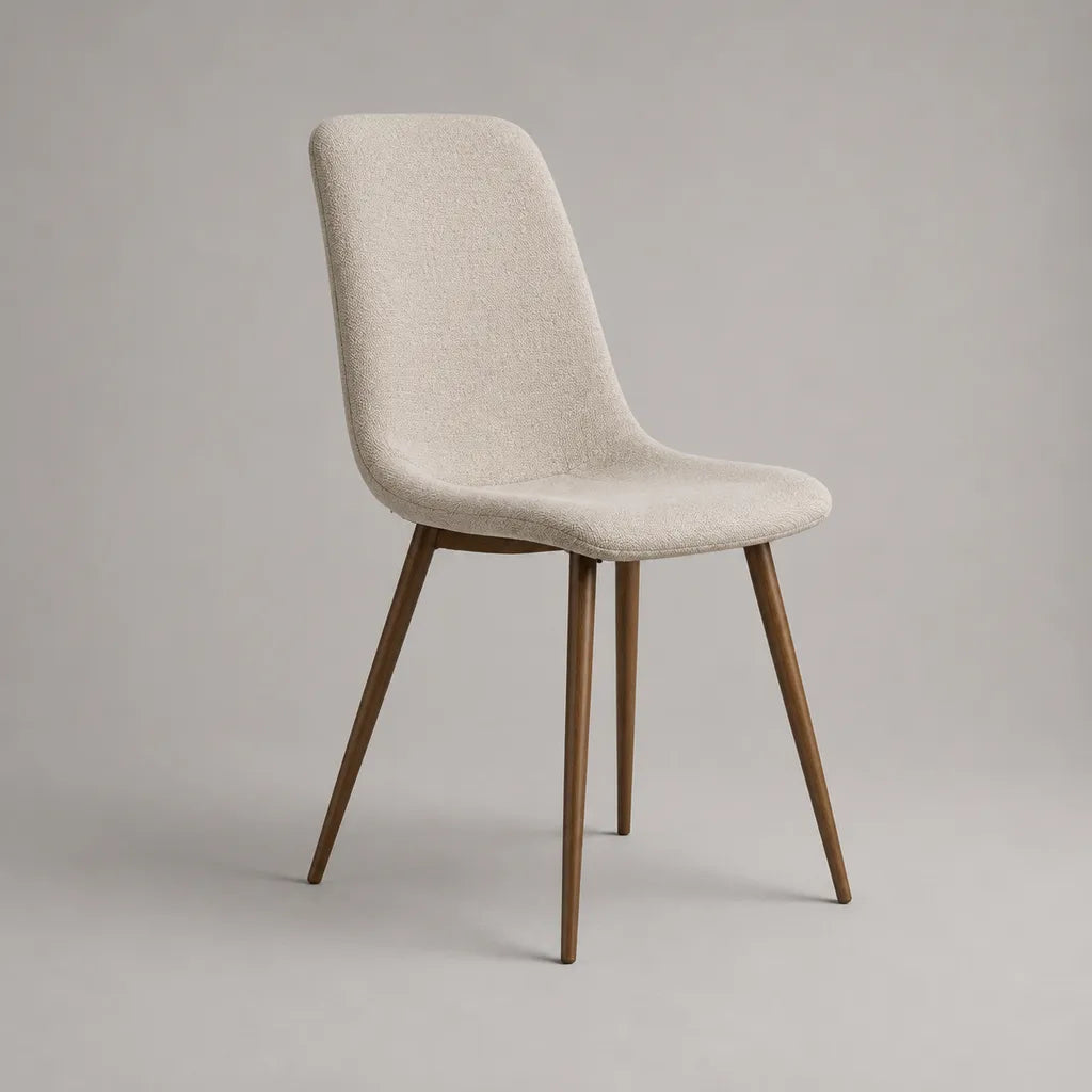 Sedia da pranzo imbottita in bouclé beige con schienale arrotondato e gambe in acciaio effetto noce, 49 x 56 x 84 cm
