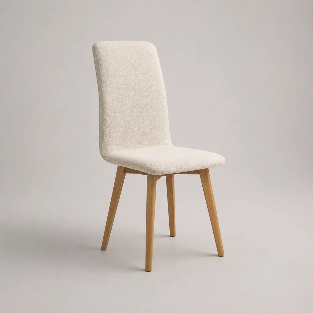 Sedia da pranzo imbottita in tessuto bouclé avorio con gambe in legno naturale, 47 × 56 × 88 cm