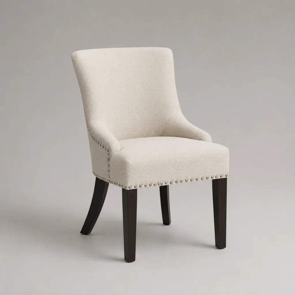Sedia da pranzo imbottita in tessuto beige con gambe in legno e schienale sagomato, 58 x 65 x 94 cm